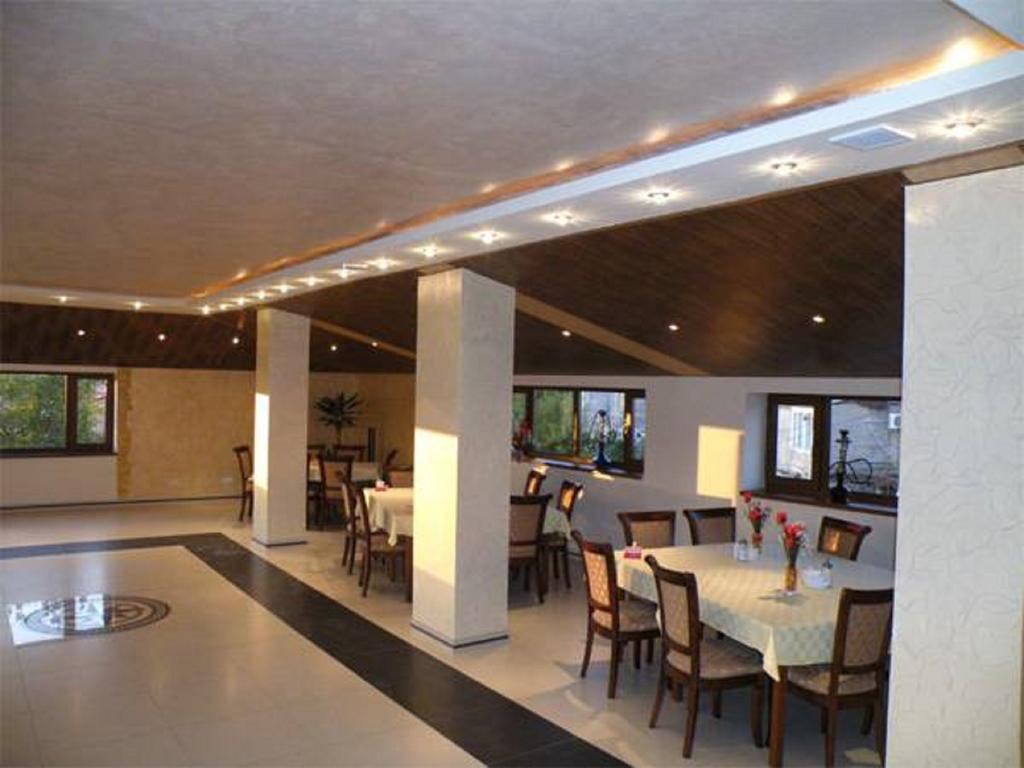 Capital Hotel Yerevan Restaurant photo