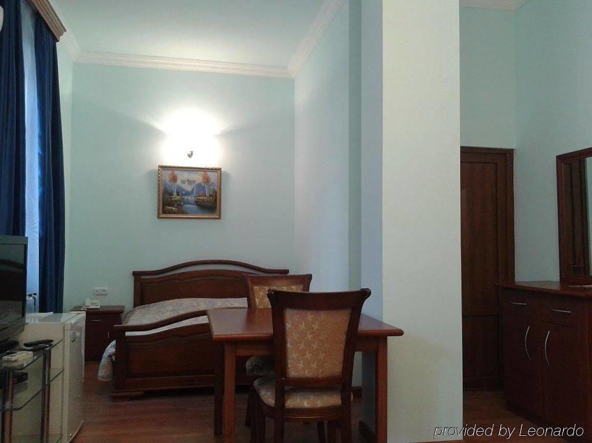 Capital Hotel Yerevan Exterior photo