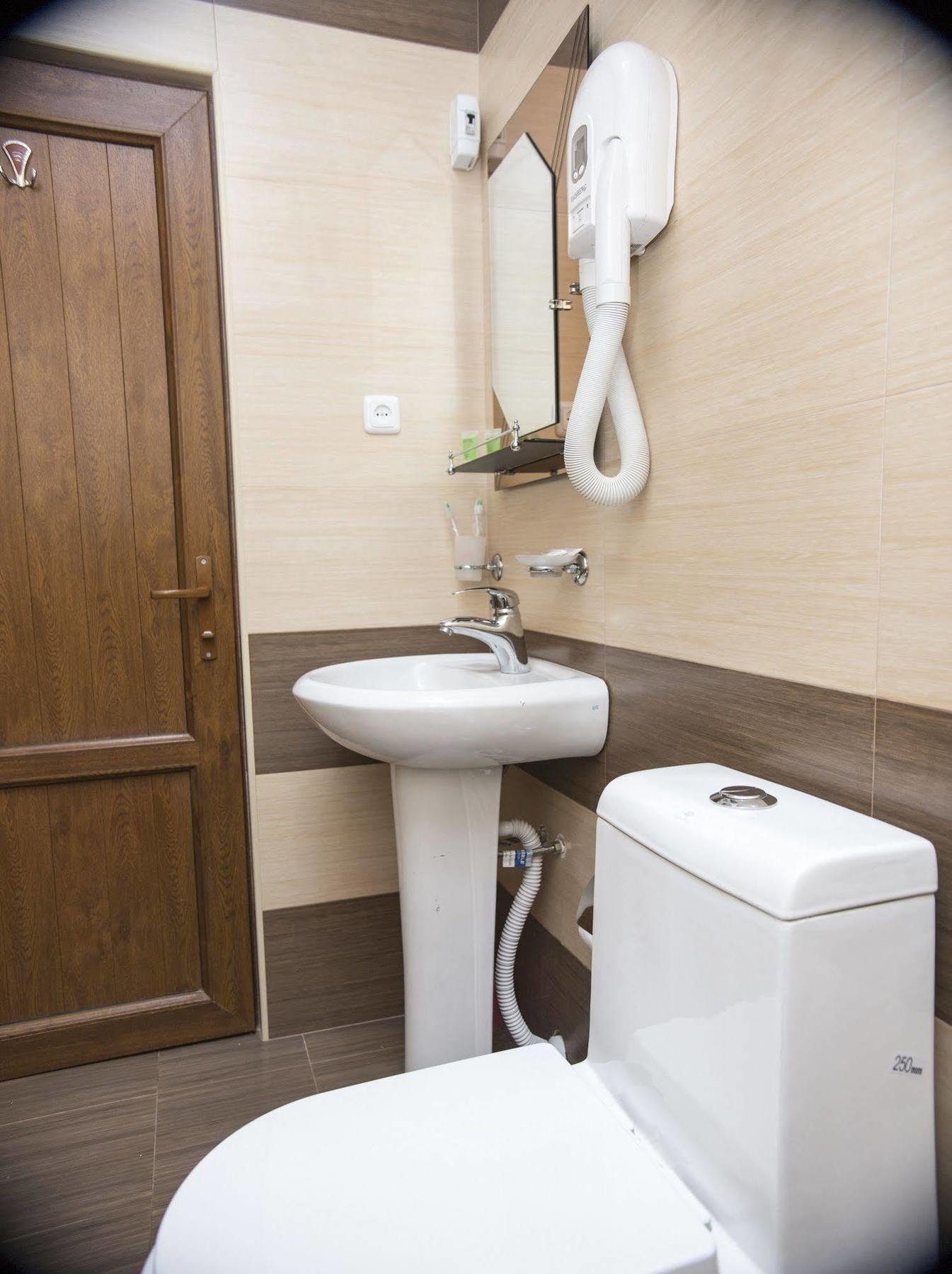 Capital Hotel Yerevan Exterior photo