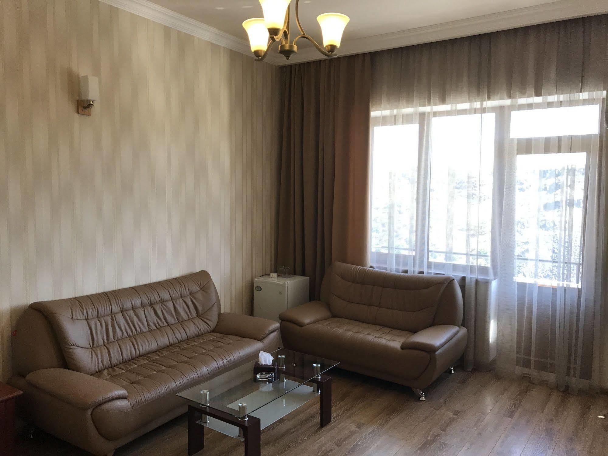 Capital Hotel Yerevan Exterior photo