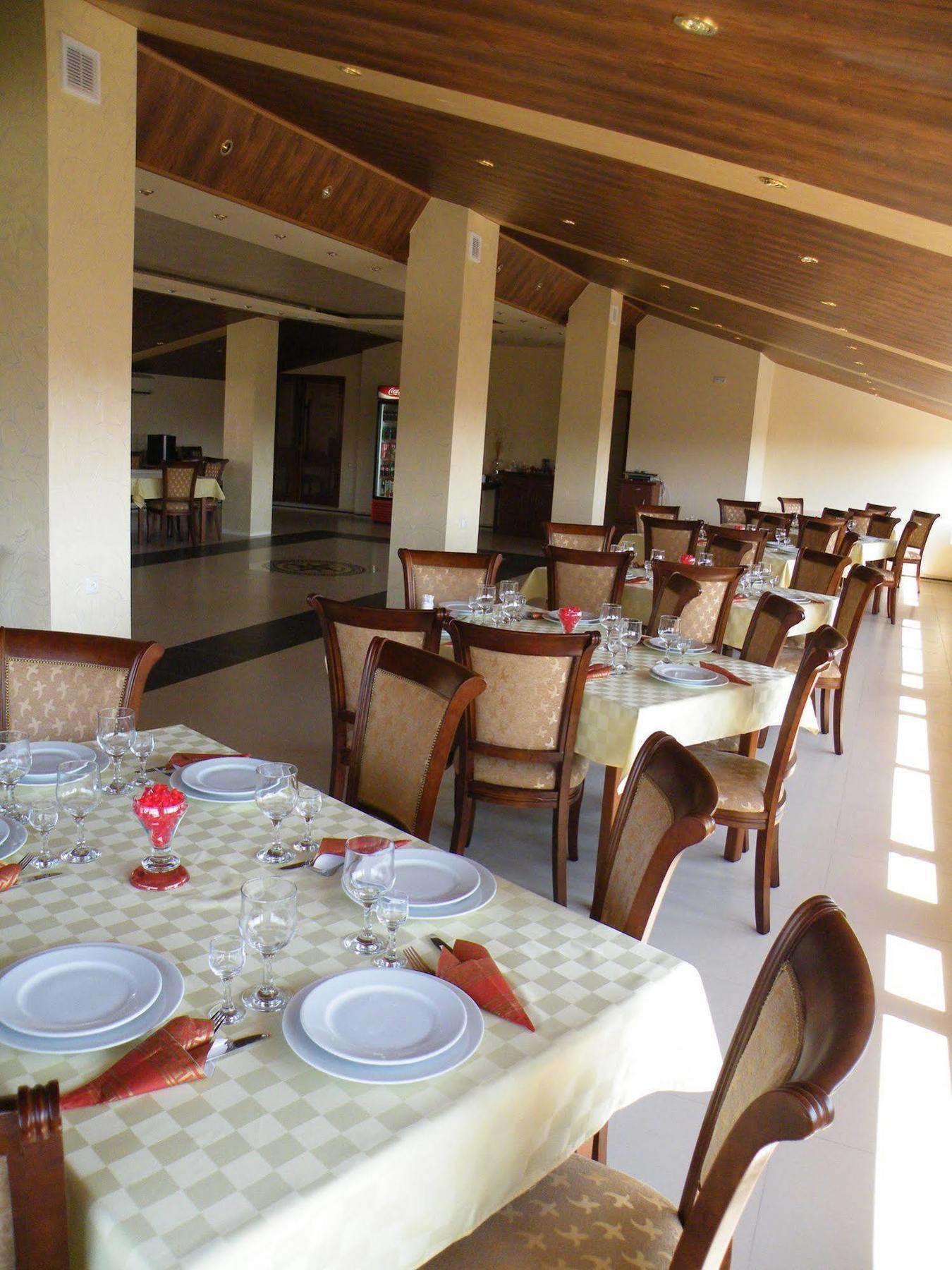 Capital Hotel Yerevan Restaurant photo