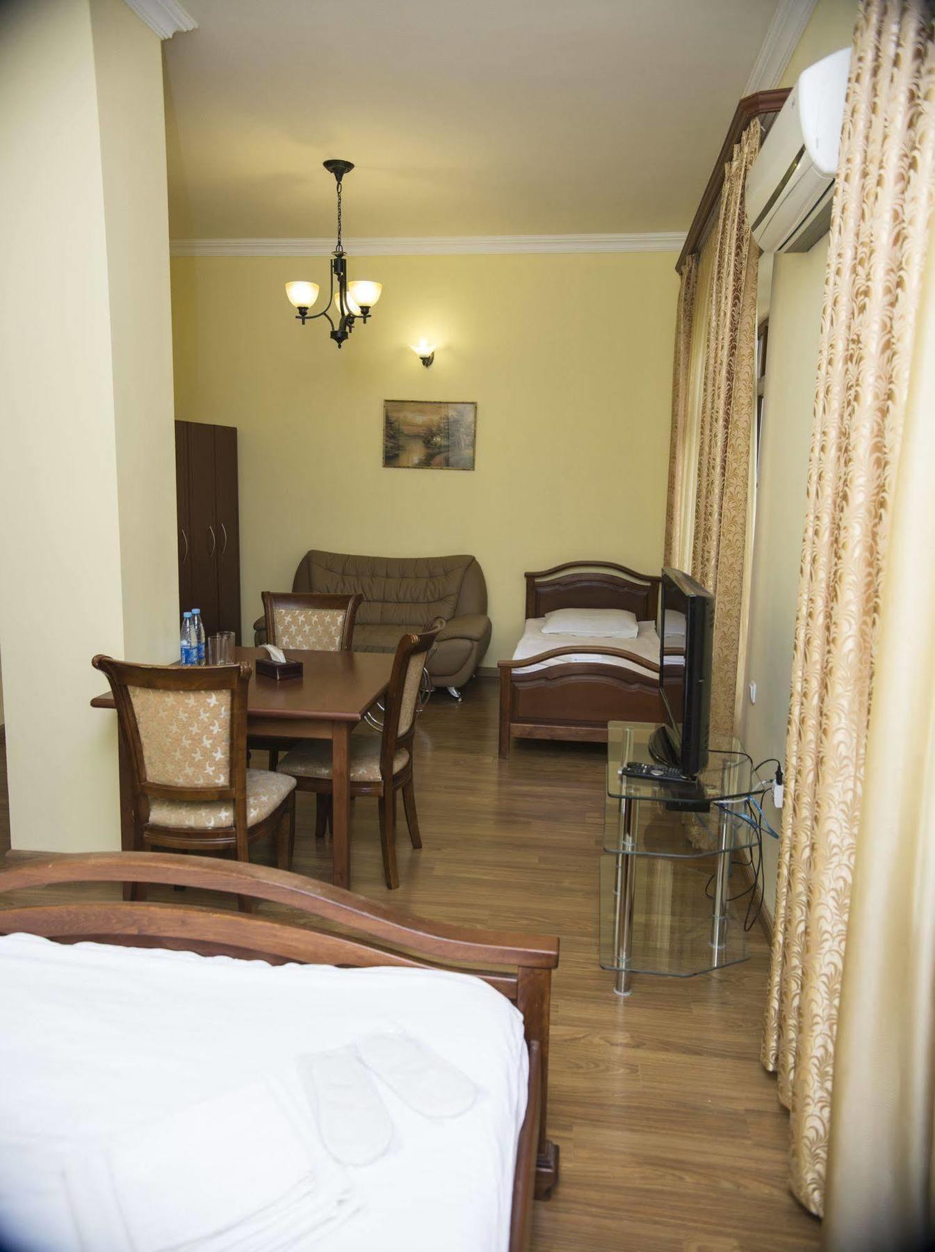 Capital Hotel Yerevan Exterior photo