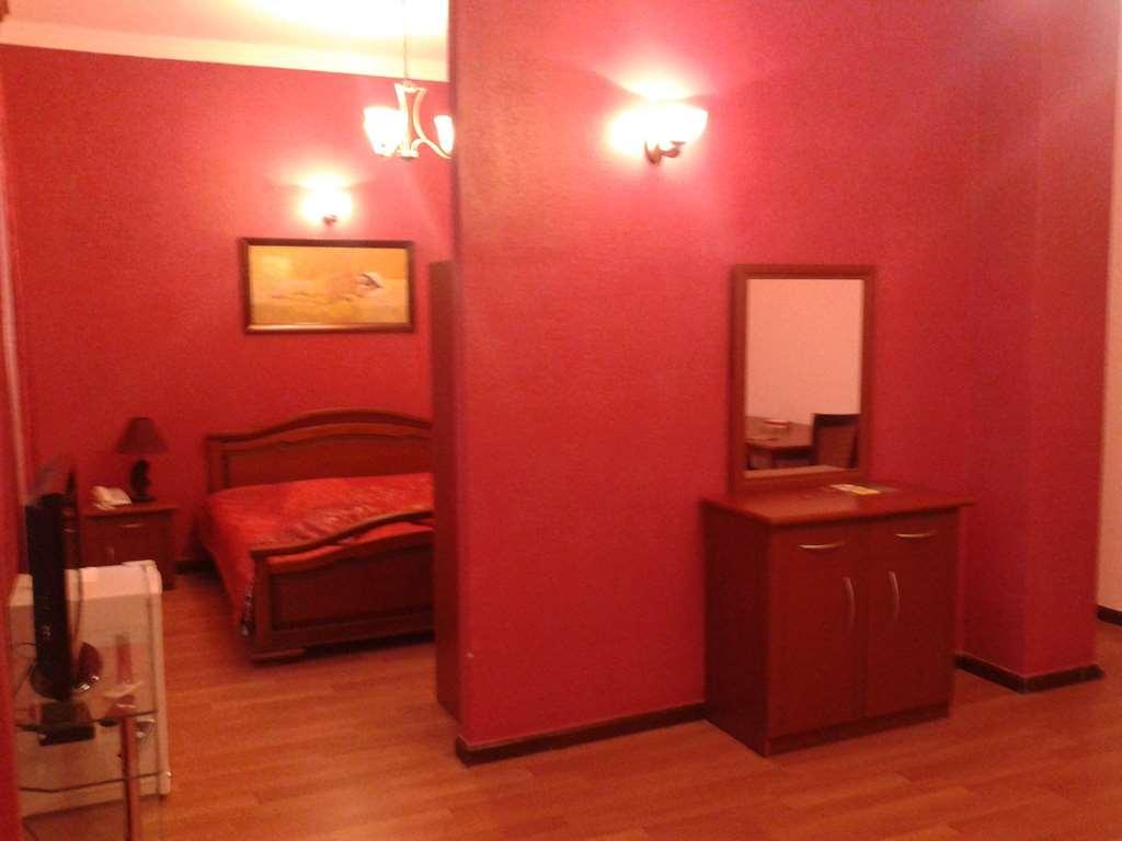 Capital Hotel Yerevan Room photo