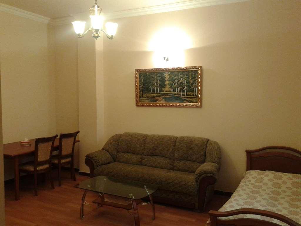 Capital Hotel Yerevan Room photo