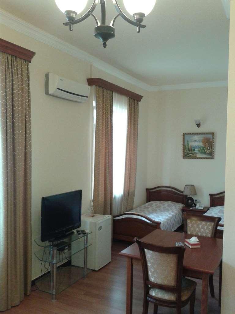 Capital Hotel Yerevan Room photo