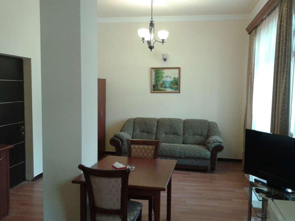 Capital Hotel Yerevan Room photo
